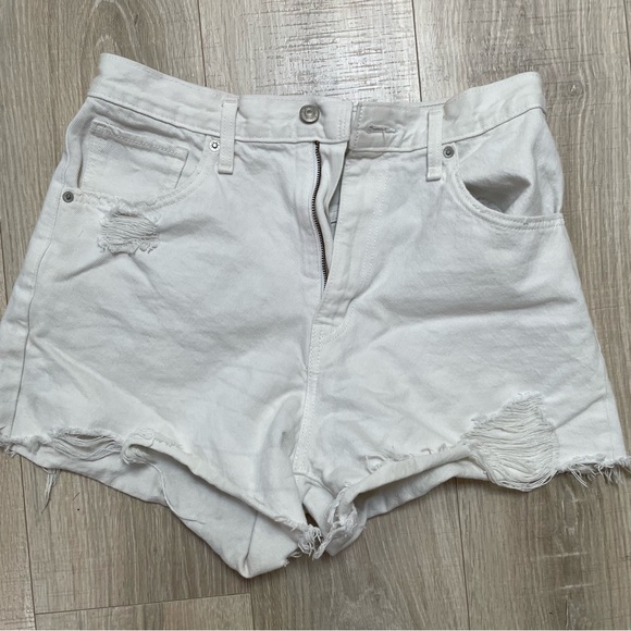 Levi's Women's White Jean Shorts - Picture 1 of 4